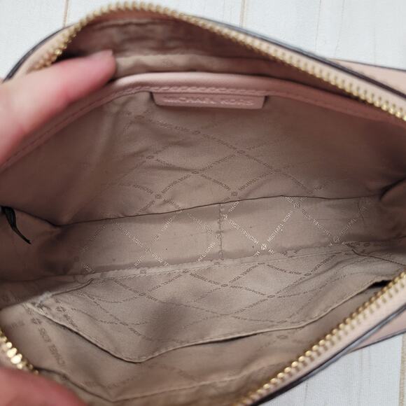 Michael Kors small jet set pink saffiano leather gold chain crossbody bag purse - Picture 13 of 15